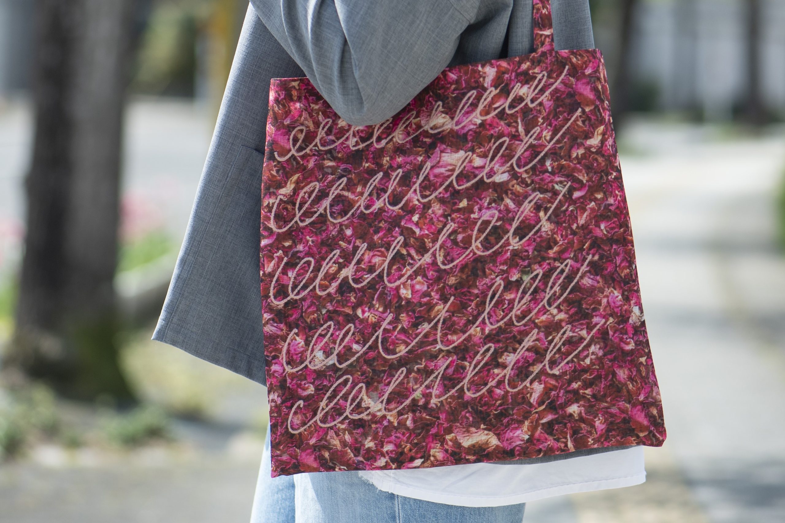 フレッシュなハーブを重ねた刺繍トートバッグ/Cornflower
