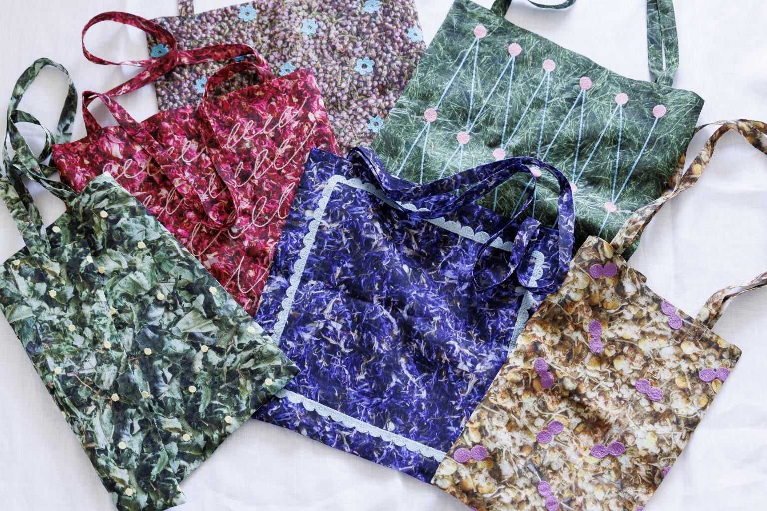 ババグーリ☆23年秋新品タグ付☆ベジ☆コットンヘンプ刺繍ワイドPO☆紺 vol.3】色鮮やかなハーブと刺繍を組み合わせたリバーシブルバッグ