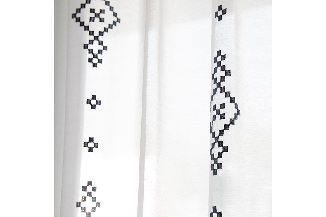 極美品【総レース 単衣 小紋】黒×白 刺繍 サークルレース モダン 洒落着 4色】モダンなブロック刺繍レース | SHOPPING | TateYoko（タテヨコ）