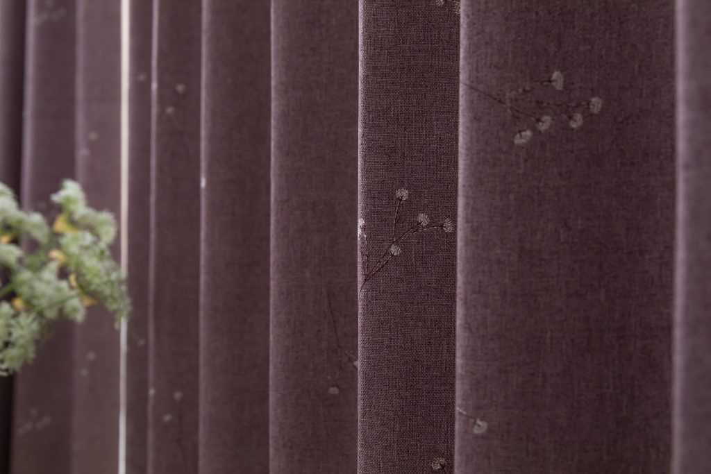 2色】かすみ草の刺繍厚地カーテン | SHOPPING | TateYoko（タテヨコ）