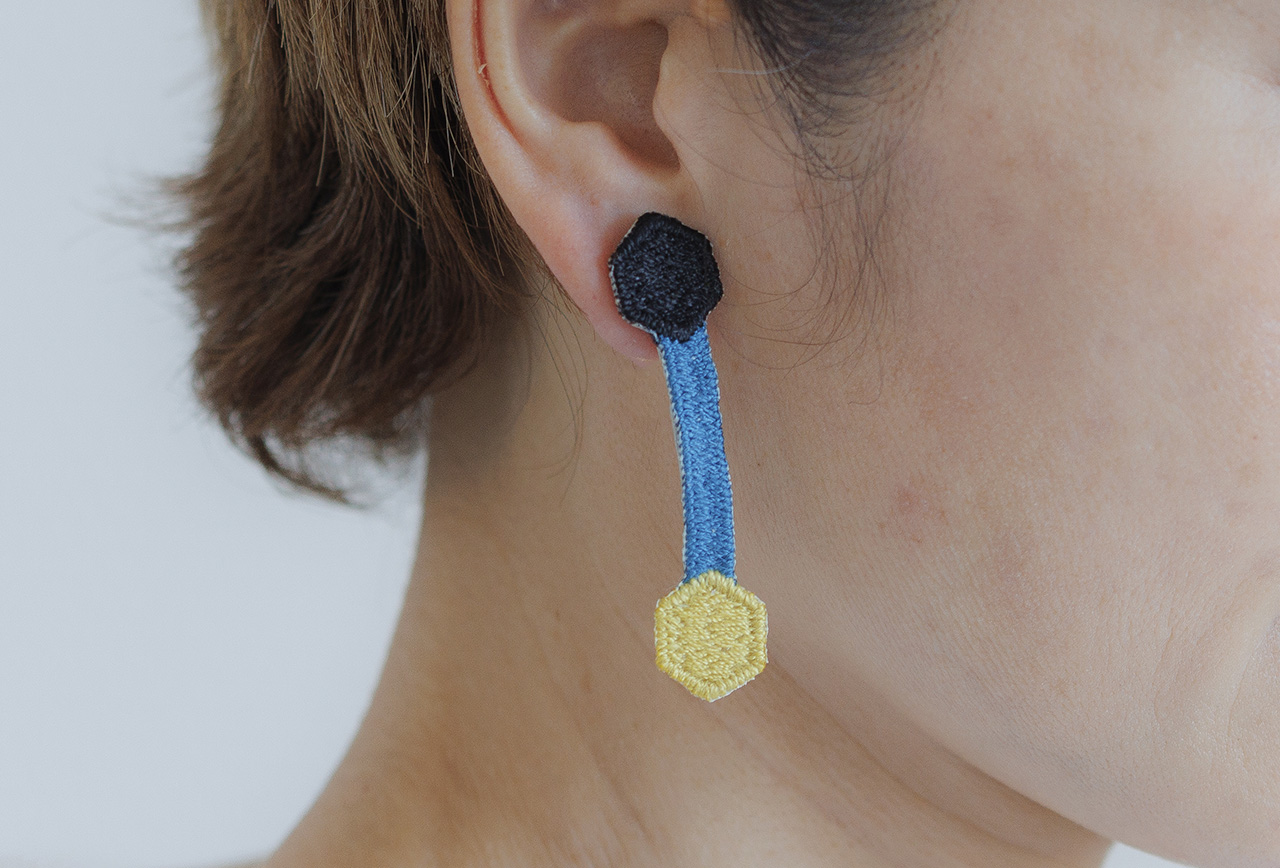 ワッペンのような刺繍ピアス | SHOPPING | TateYoko（タテヨコ）