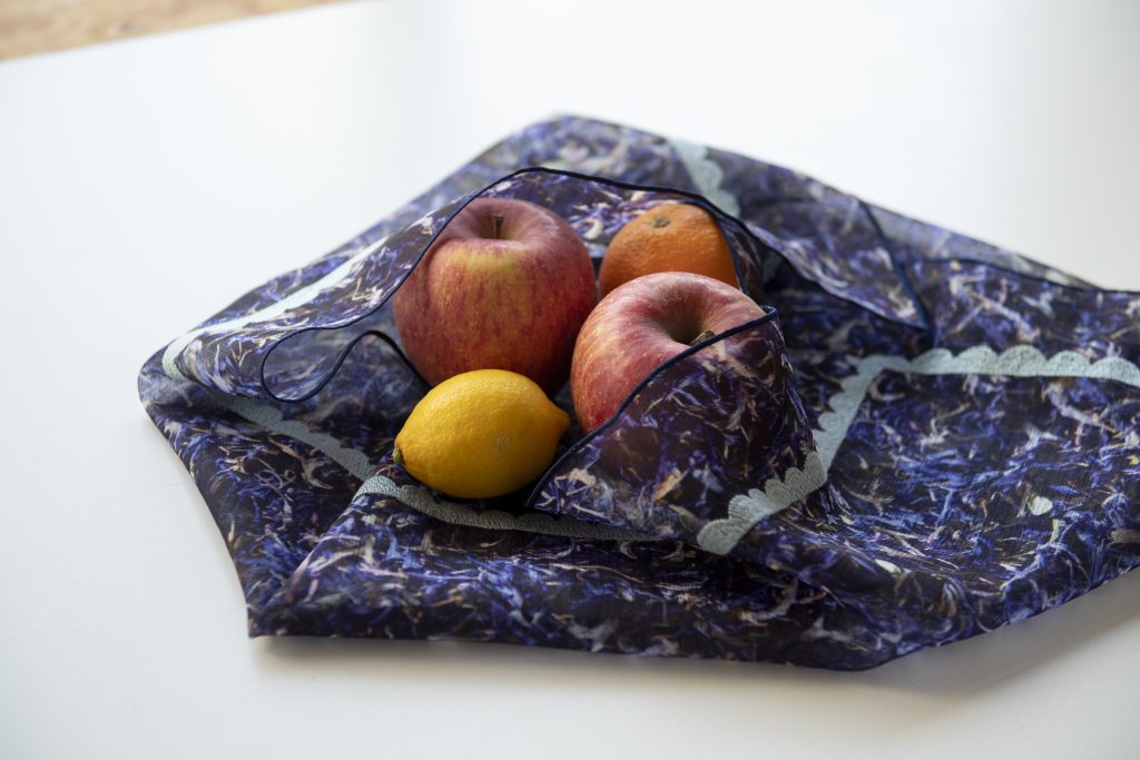 包んだりまとったり。アートなボイル地クロス | SHOPPING