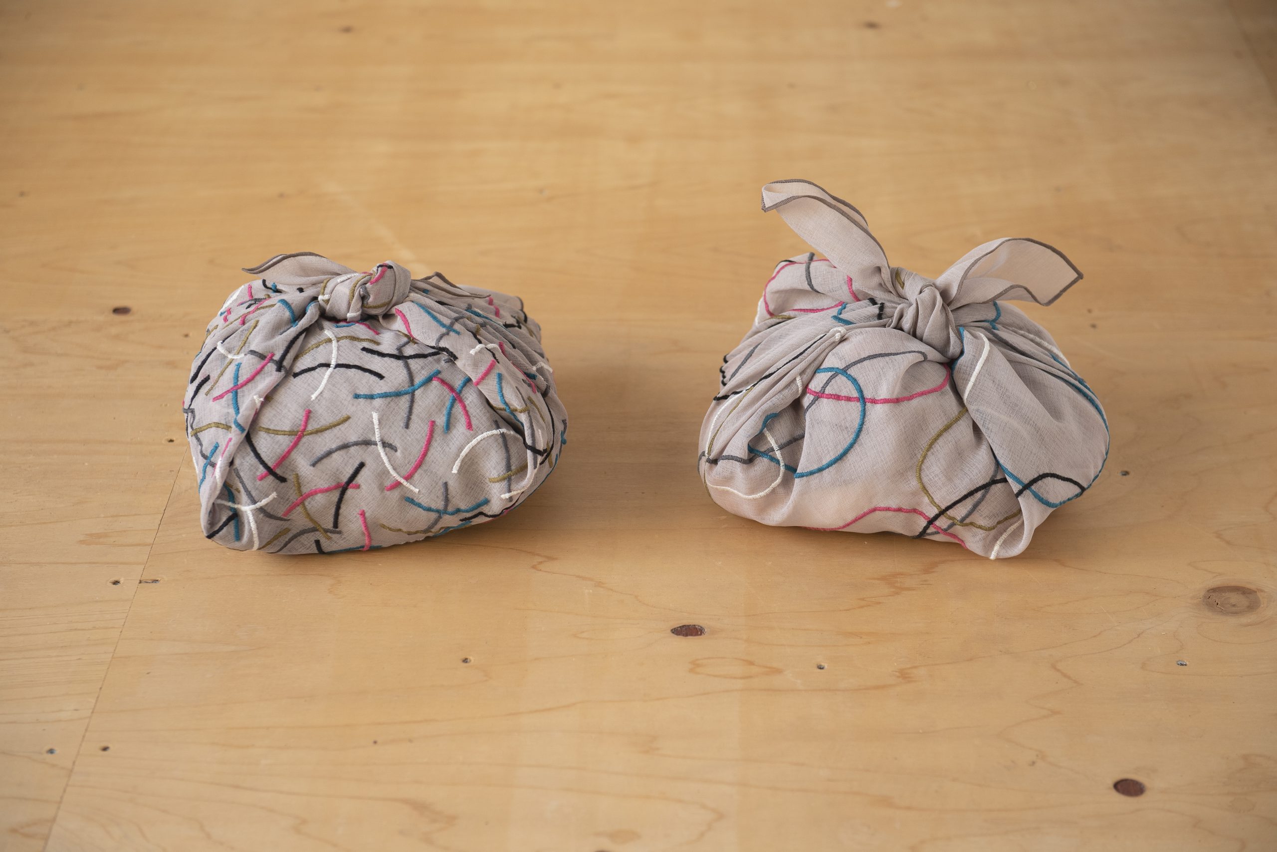 包んだりまとったり。アートなボイル地クロス | SHOPPING