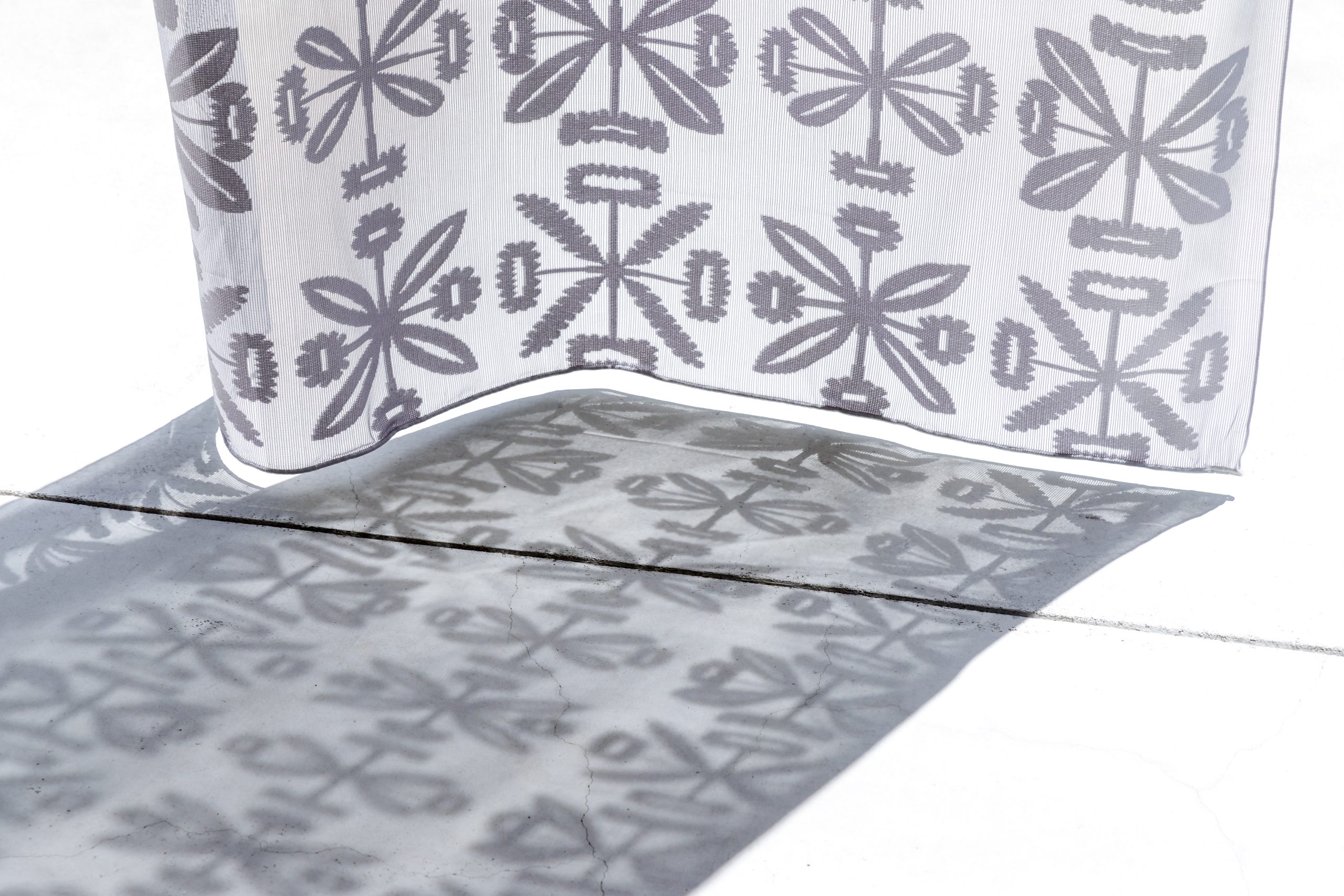 折り紙を開いたら素敵なお花。切り絵カーテン | SHOPPING | TateYoko