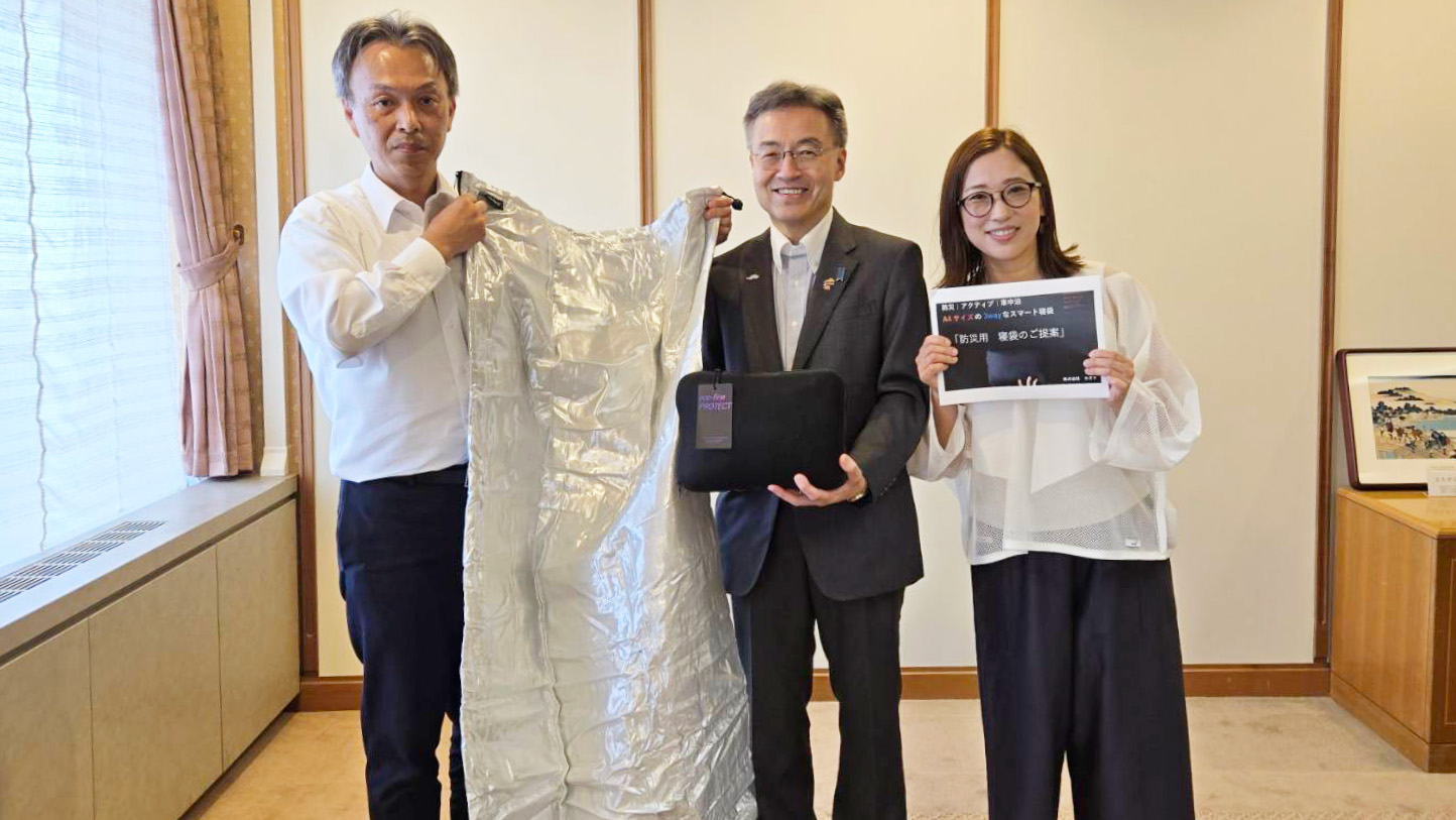 「スマート寝袋」福井県知事へお披露目！