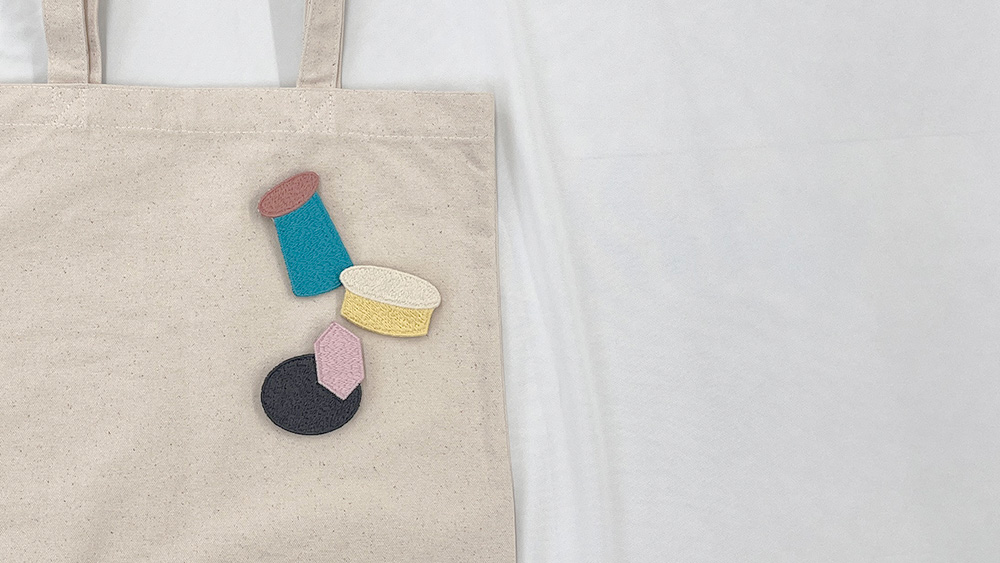 トートバック×ブローチ